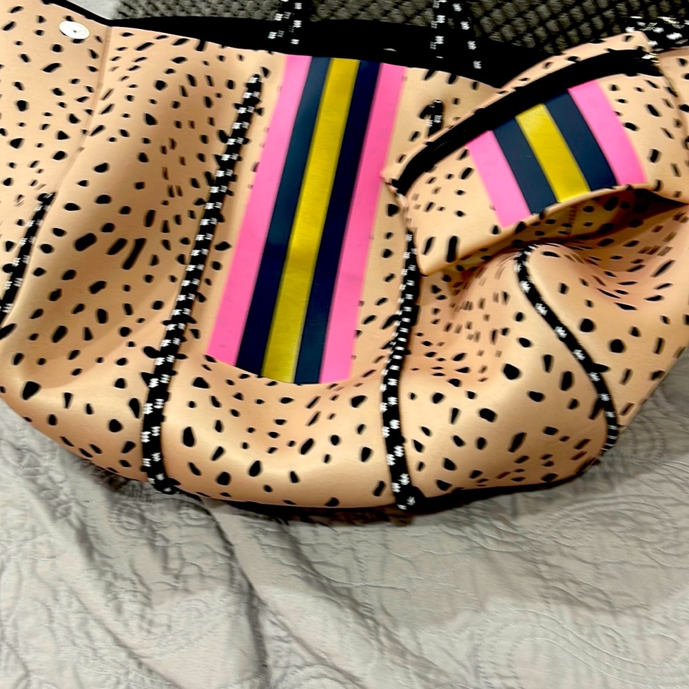 Tote / comes with change/makeup bag-